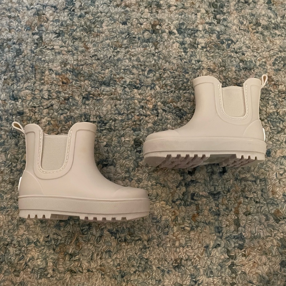Bearpaw Toddler Boots - Size 4 - White